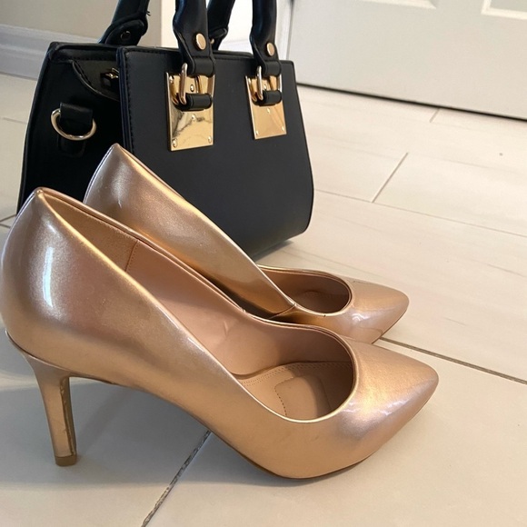 Gold oyster pearlized stilettos 8 - Picture 2 of 7